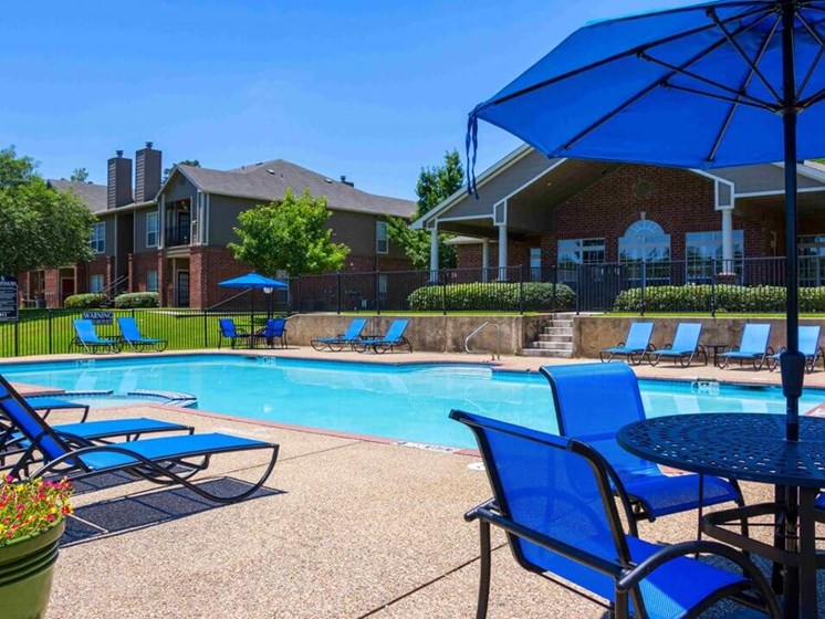 swimming pool at Longview tx apartments